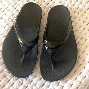 Oofos Women’s OOriginal Recovery Sandal Size 8 gently used